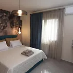 Thea Dora 10b Luxe