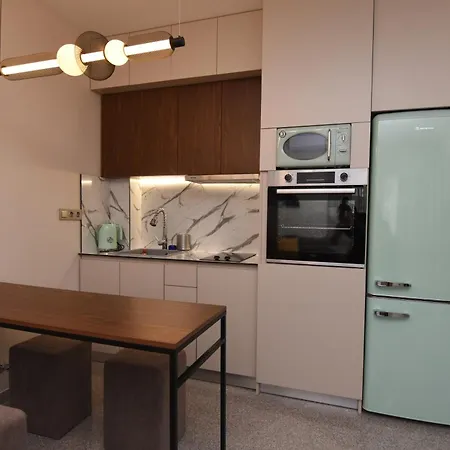 Thea Dora 10b Luxe